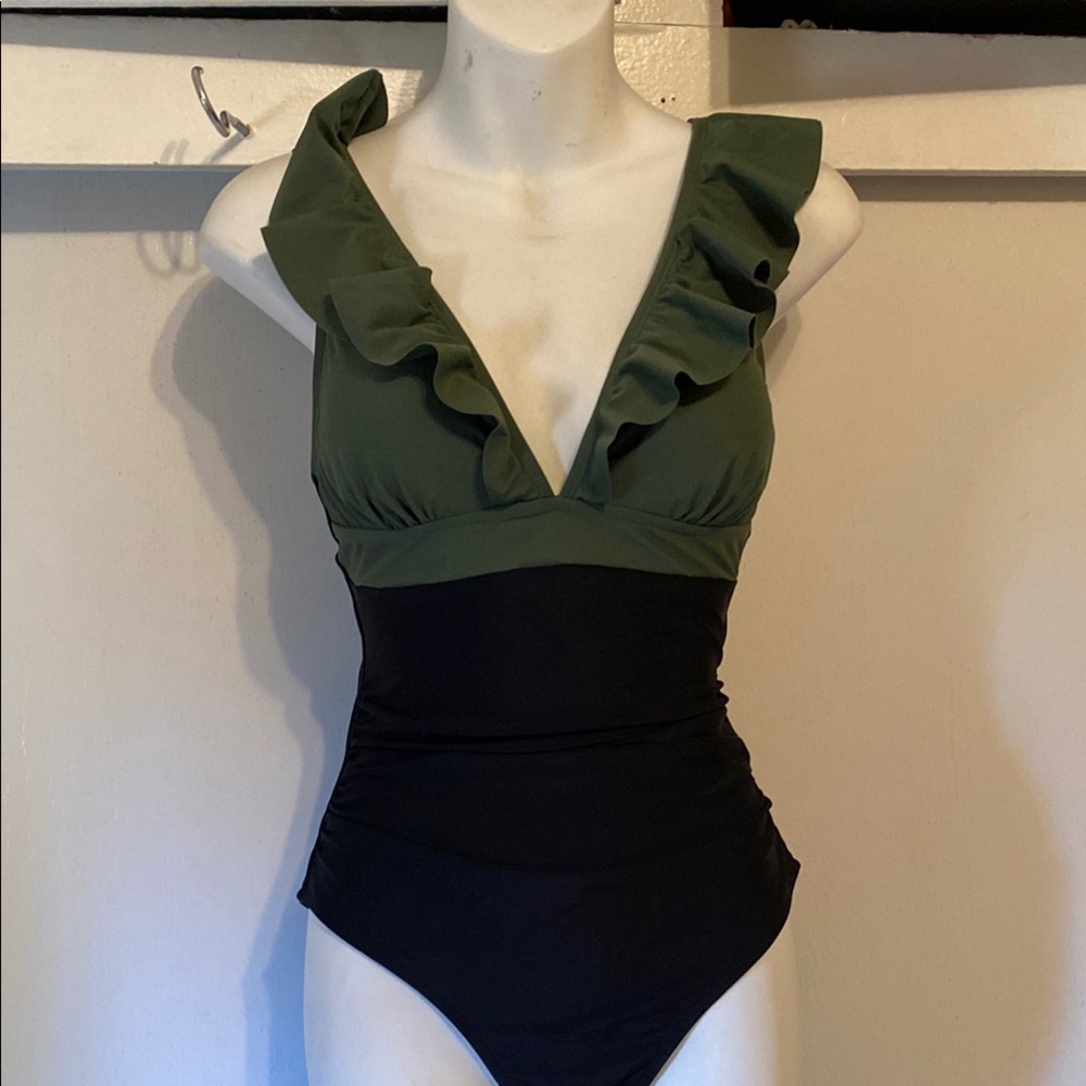 Cupshe swimwear size S black and green